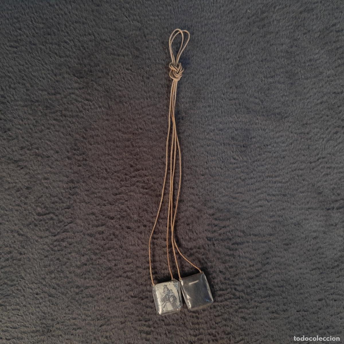 Antig&uuml;edades: ES-8. ESCAPULARIO TEXTIL Y PL&Aacute;STICO. 1950 - Foto 1
