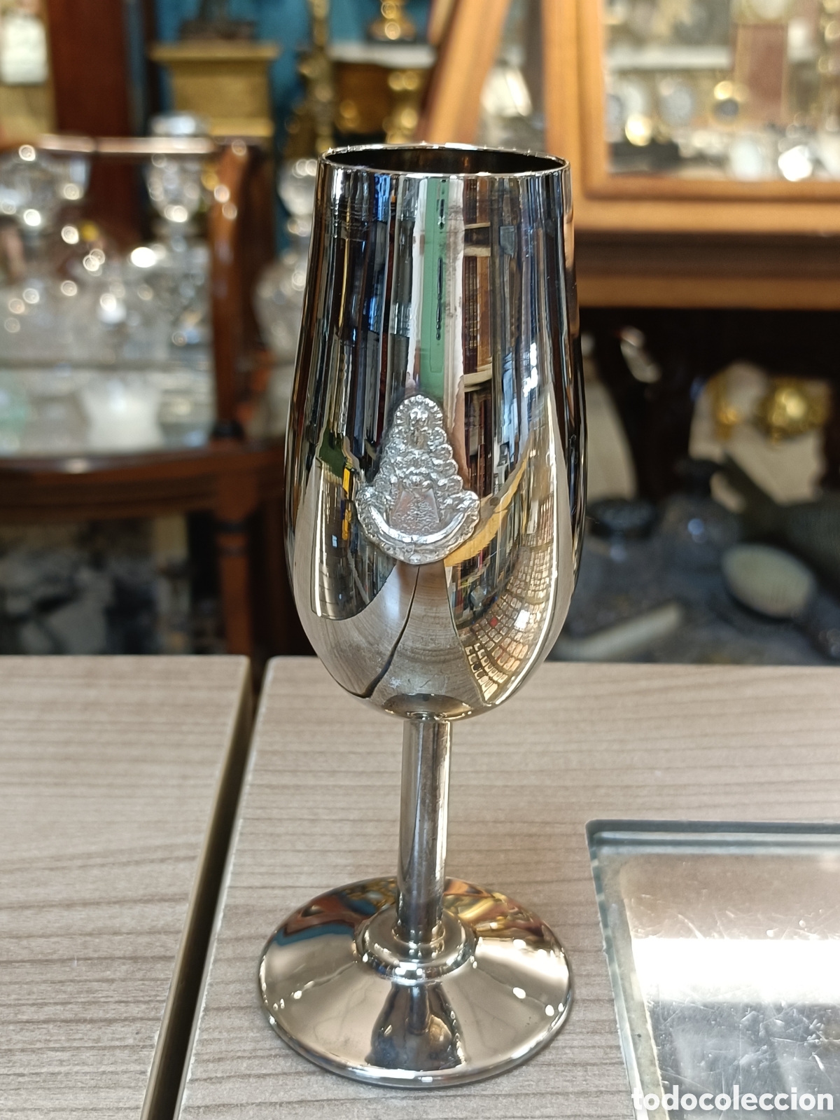 Antig&uuml;edades: ELEGANTE COPA METAL PLATEADO CON LA VIRGEN DEL ROC&Iacute;O