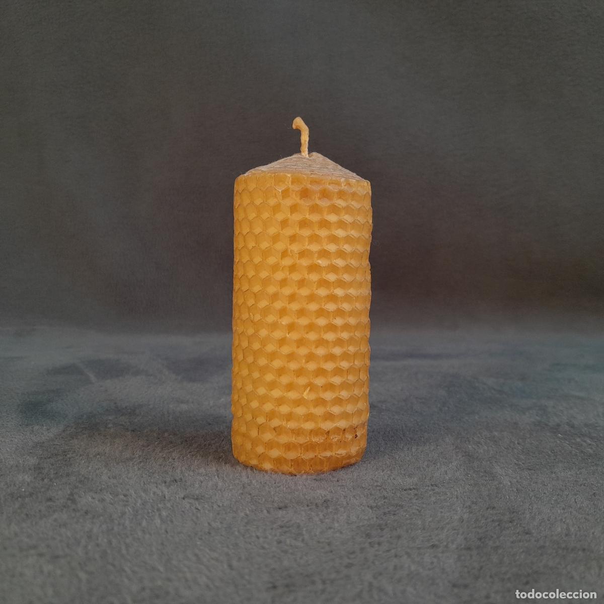 Antig&uuml;edades: VELA ENROLLADA DE CERA DE ABEJA. SIGLO XX