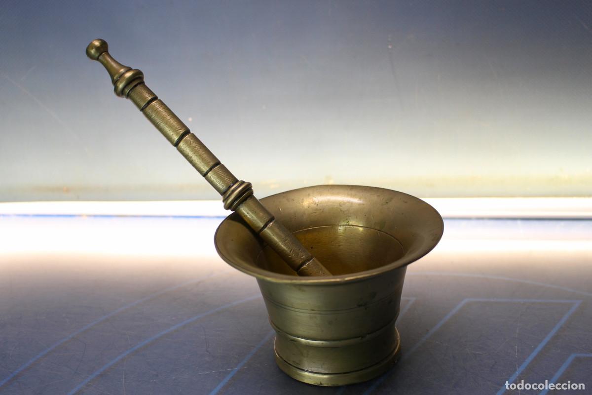 Antig&uuml;edades: Almirez, mortero de bronce.