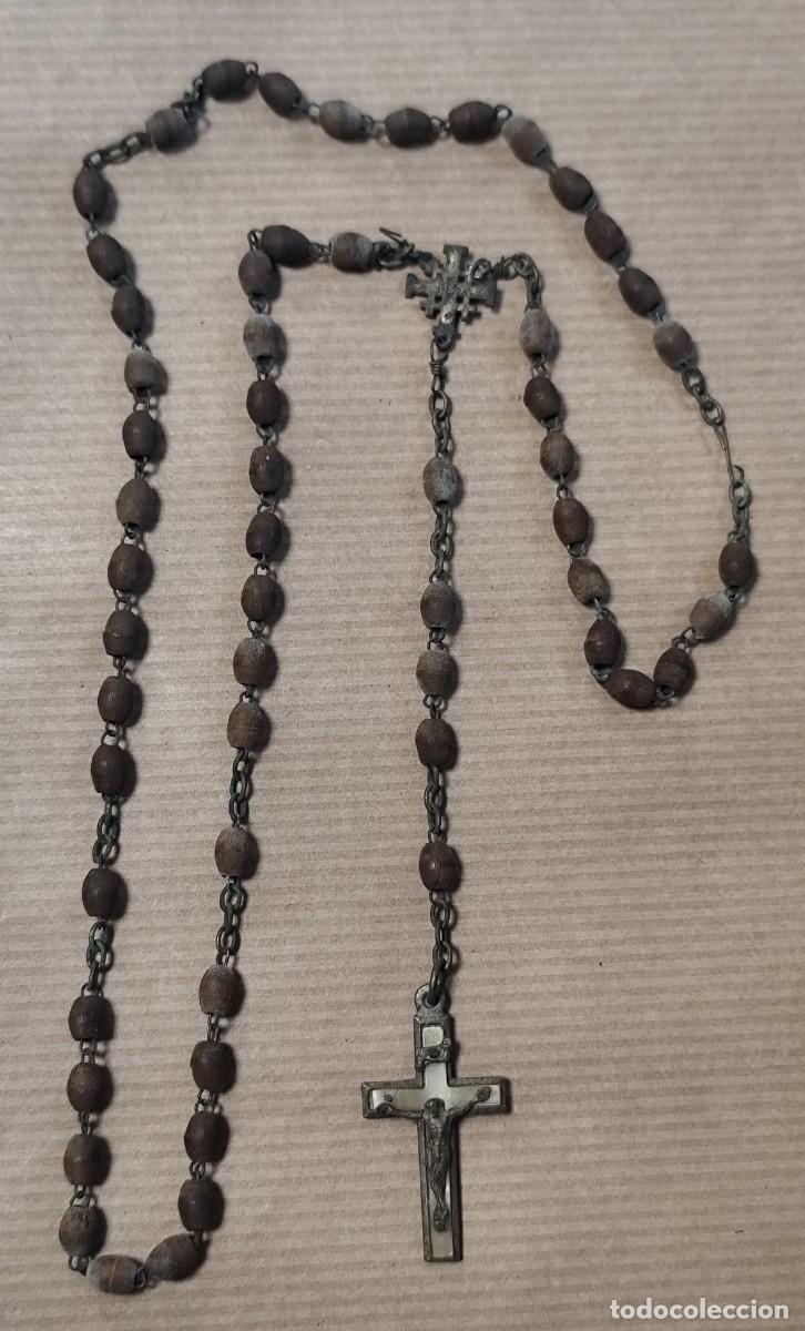 Antig&uuml;edades: Rosario antiguo de Jerusal&eacute;n en madera de olivo y metal, siglo XX