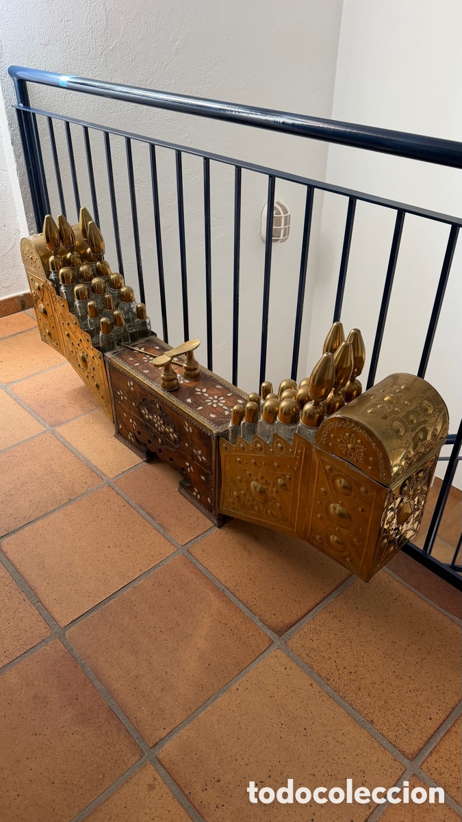 Antig&uuml;edades: Antigua Caja Limpiabotas Turca Lat&oacute;n Repujado