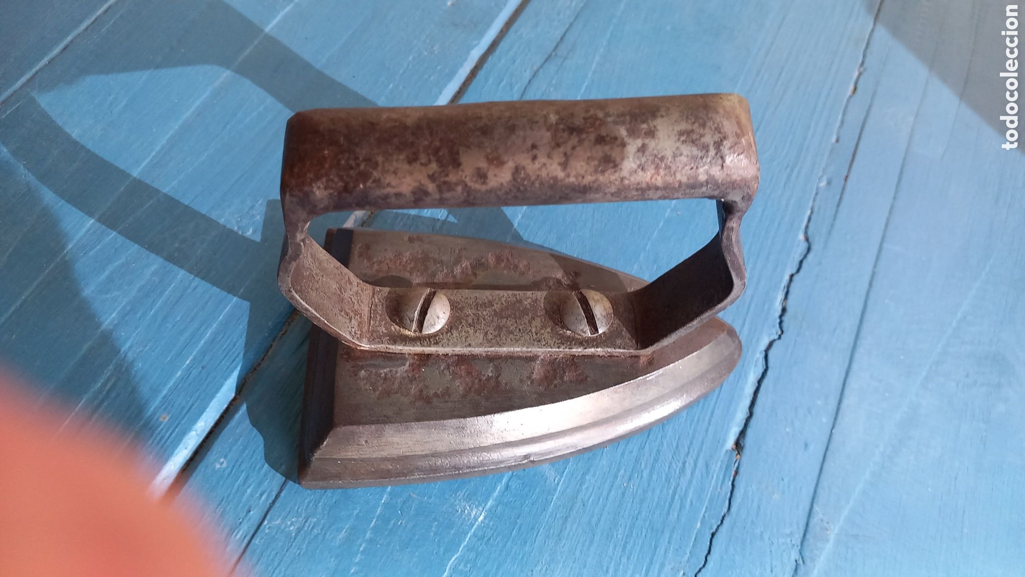 Antig&uuml;edades: Antigua Plancha de Hierro Macizo &rdquo;Sad Iron&rdquo; - R&uacute;stica Siglo XIX/XX - 1,15 kg
