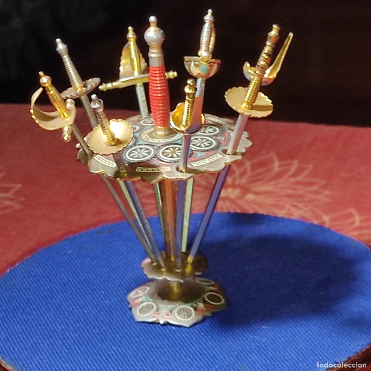 Antig&uuml;edades: Juego de pinchos & palillero de caracoles espadas damasquinadas. *8*