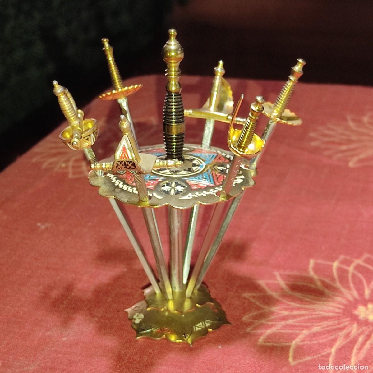 Antig&uuml;edades: Juego de pinchos & palillero de caracoles espadas damasquinadas.*6*