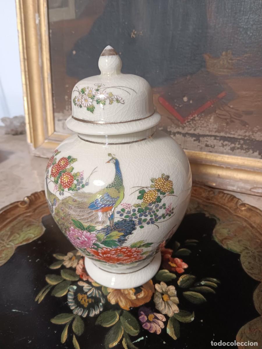 Antig&uuml;edades: tarro de jengibre de estilo japon&eacute;s Satsuma, una pieza cer&aacute;mica vintage muy apreciada en la decoraci