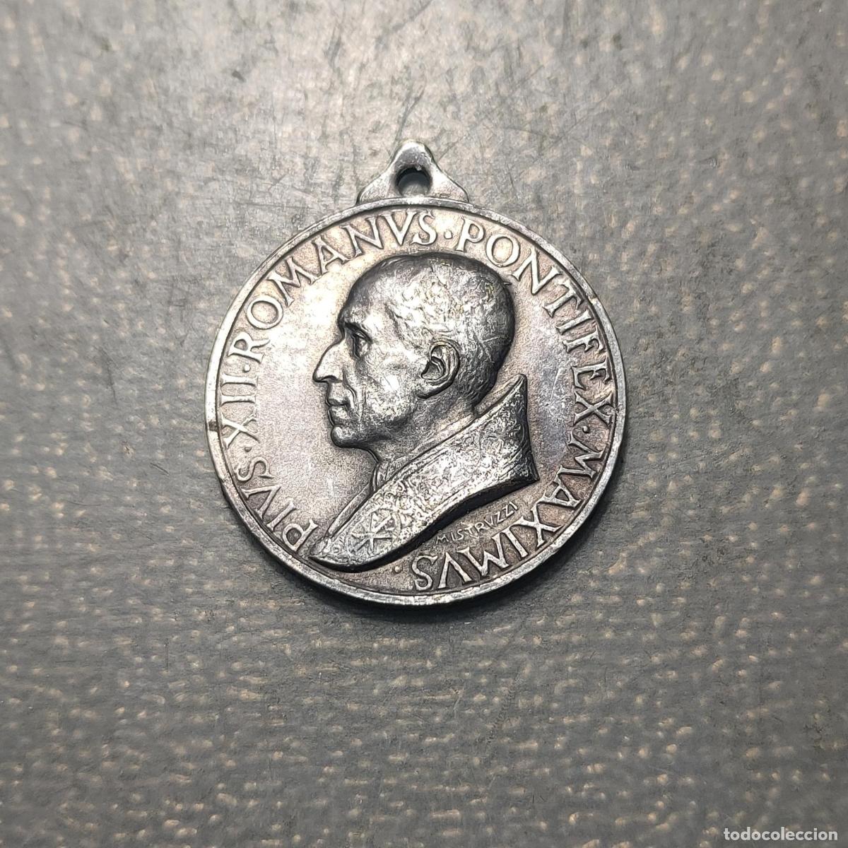 Antig&uuml;edades: MEDALLA RELIGIOSA ROMA PIO XII PUERTA SANTA A&Ntilde;O JUBILAR 1950 METAL PLATEADO