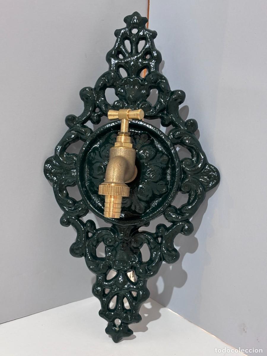 Antig&uuml;edades: Fuente de pared en hierro fundido y lat&oacute;n &ndash; estilo industrial cl&aacute;sico