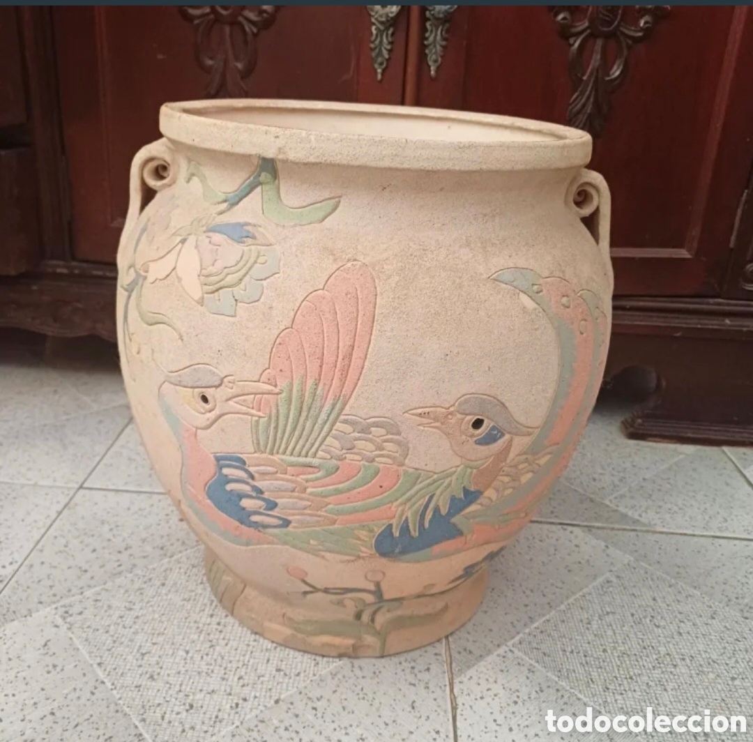 Antig&uuml;edades: Macetero grande barro r&uacute;stico pintado a mano.