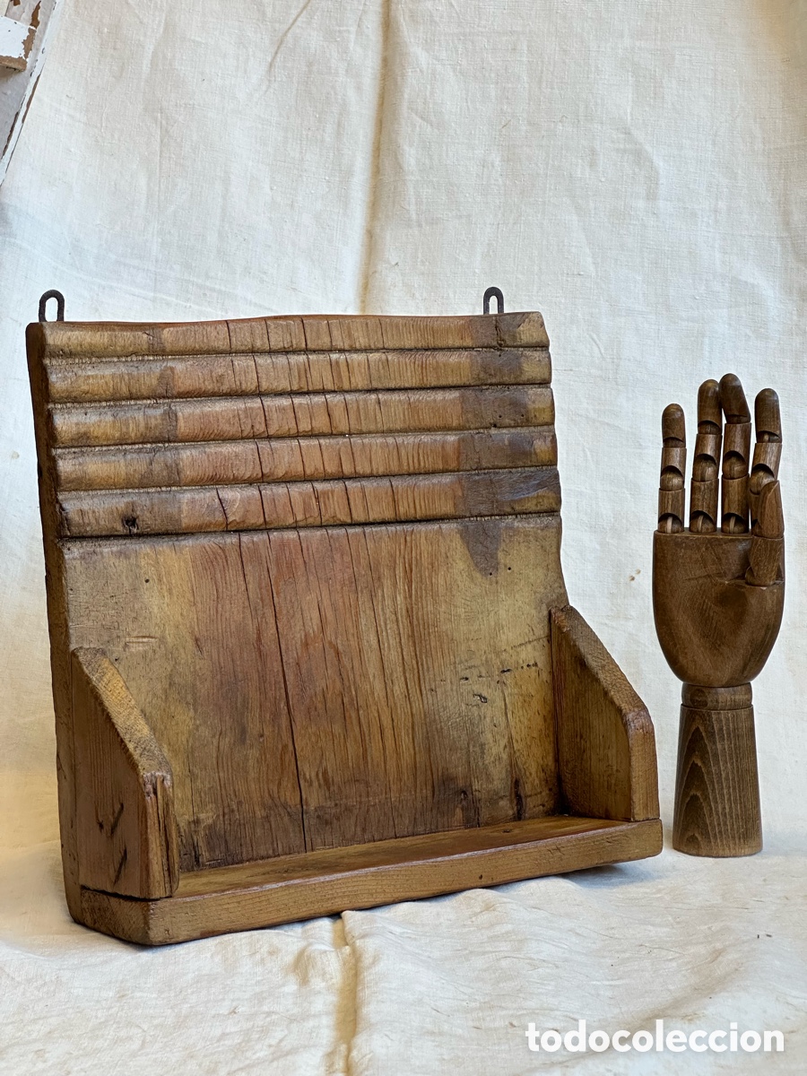 Antig&uuml;edades: Estante especiero realizado con tabla de lavar antigua. Estregadera madera, balda, estanter&iacute;a.