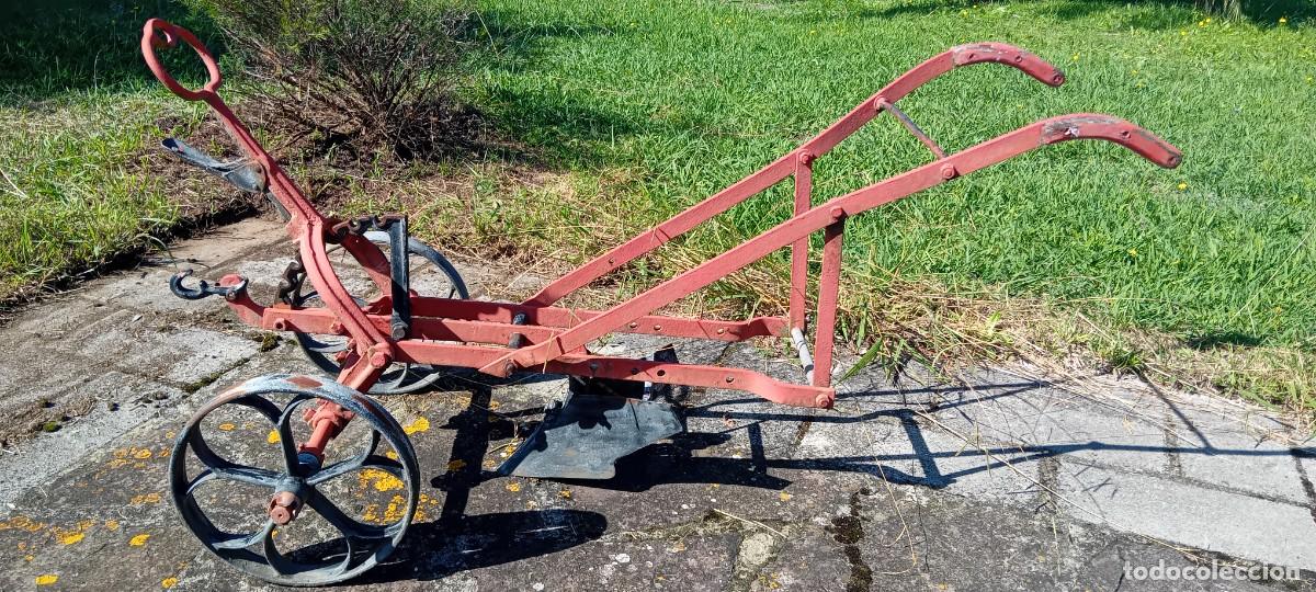 Antig&uuml;edades: Arado de vertedera con ruedas.Recogida en mano - Foto 2