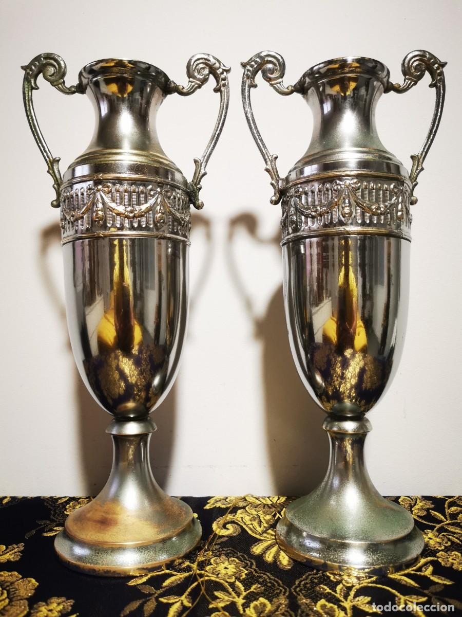 Antig&uuml;edades: Pareja de &aacute;nforas o jarrones de altar 35cm