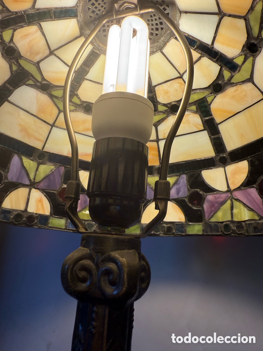 Antig&uuml;edades: L&aacute;mpara sobremesa estilo Tiffany - Foto 2