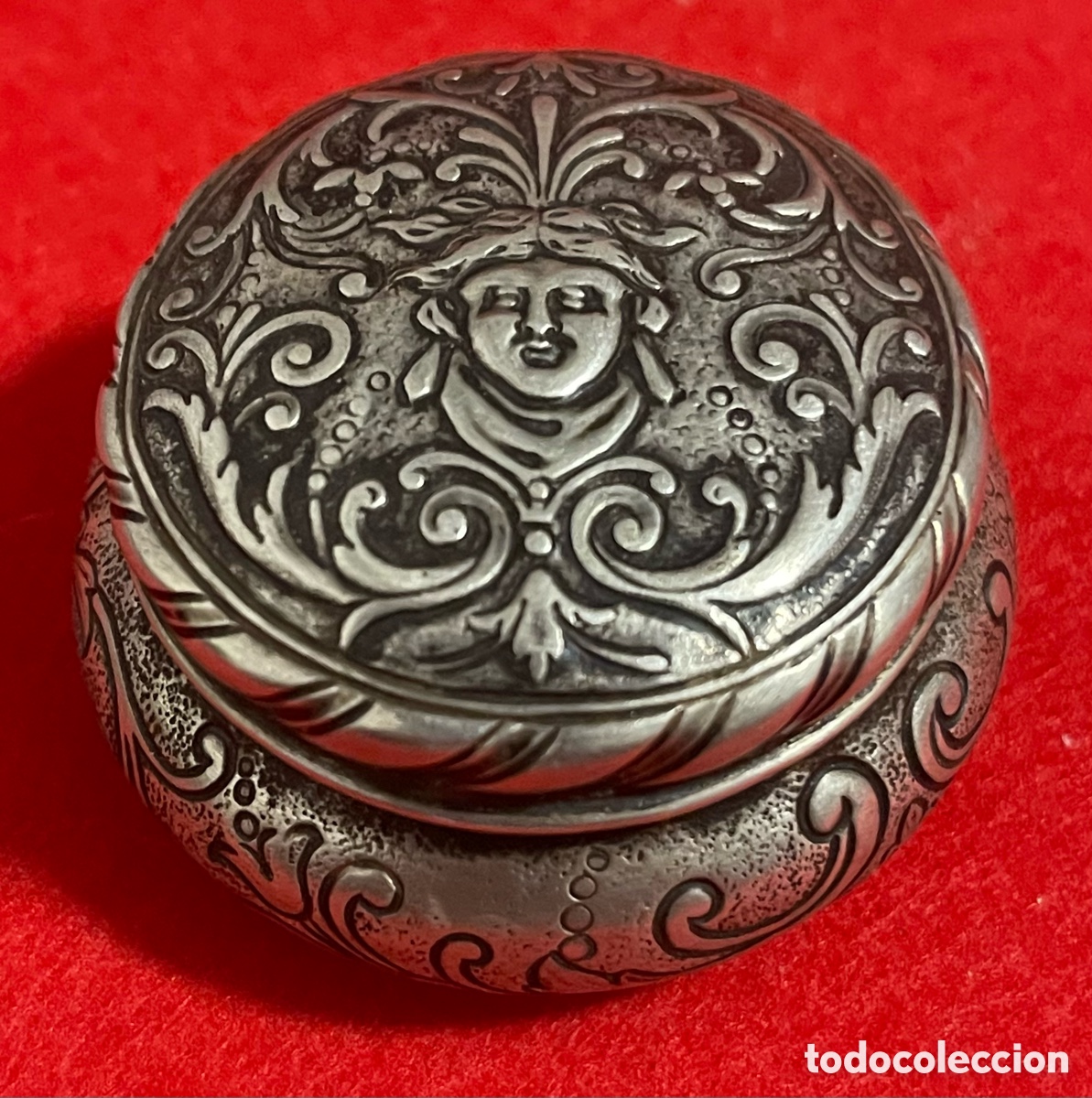 Antig&uuml;edades: Bonita caja antigua en plata de ley contrastada.