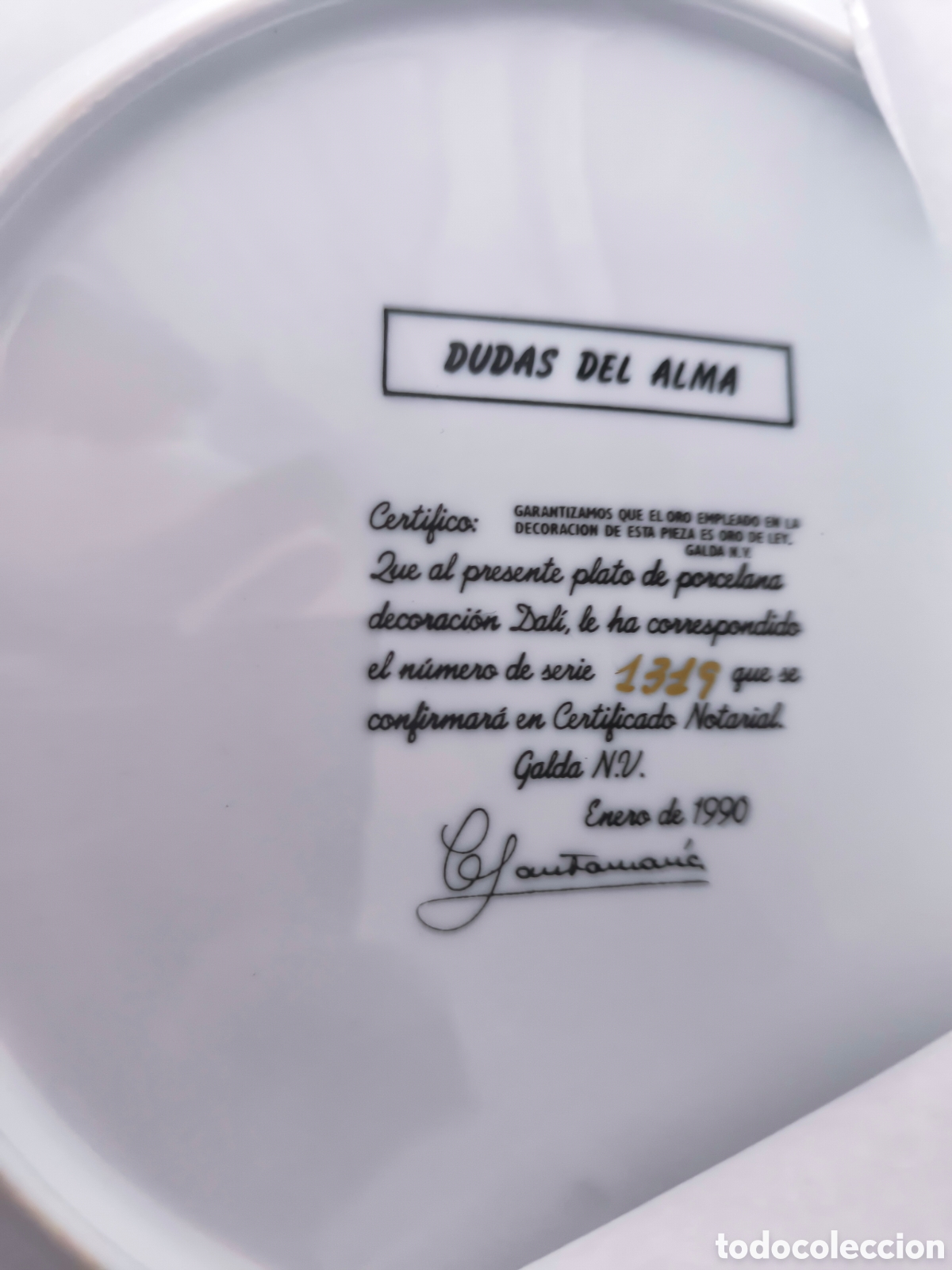 Antig&uuml;edades: Lote de platos Dal&iacute; , bordados en oro de ley.