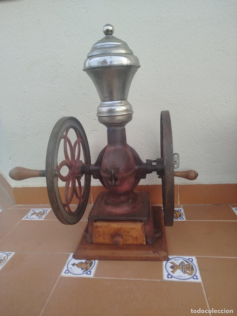 Antig&uuml;edades: Molinillo de caf&eacute; antiguo