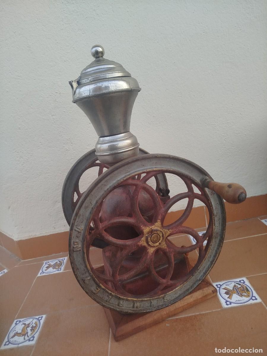 Antig&uuml;edades: Molinillo de caf&eacute; antiguo - Foto 4
