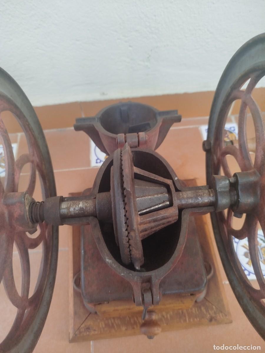 Antig&uuml;edades: Molinillo de caf&eacute; antiguo - Foto 5