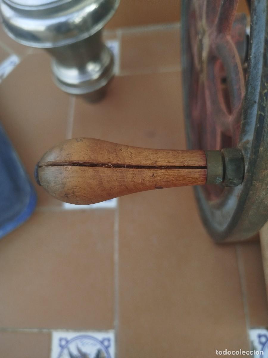 Antig&uuml;edades: Molinillo de caf&eacute; antiguo - Foto 7