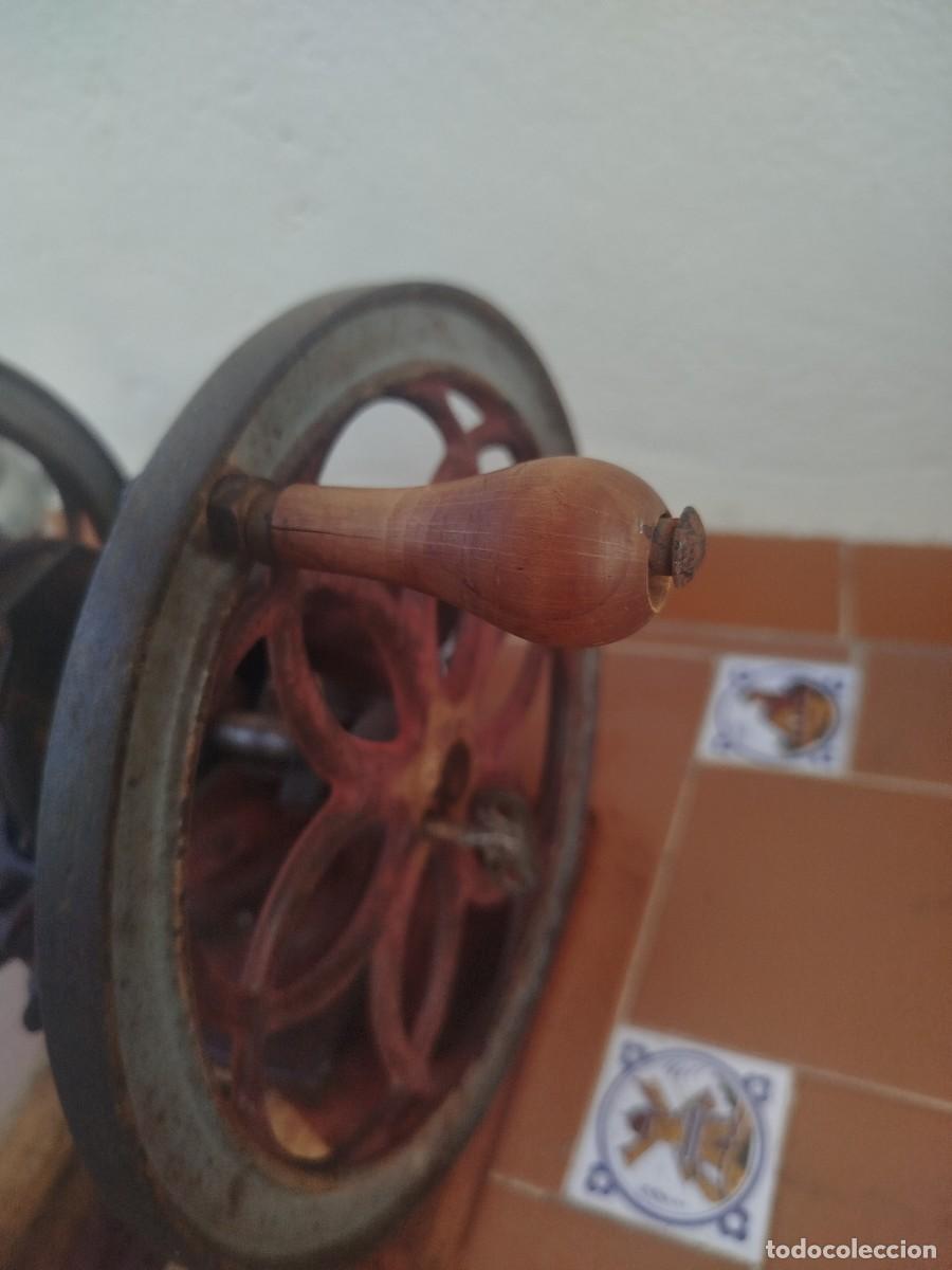 Antig&uuml;edades: Molinillo de caf&eacute; antiguo - Foto 8