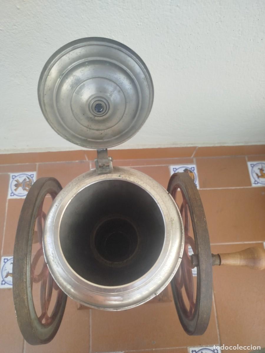 Antig&uuml;edades: Molinillo de caf&eacute; antiguo - Foto 9