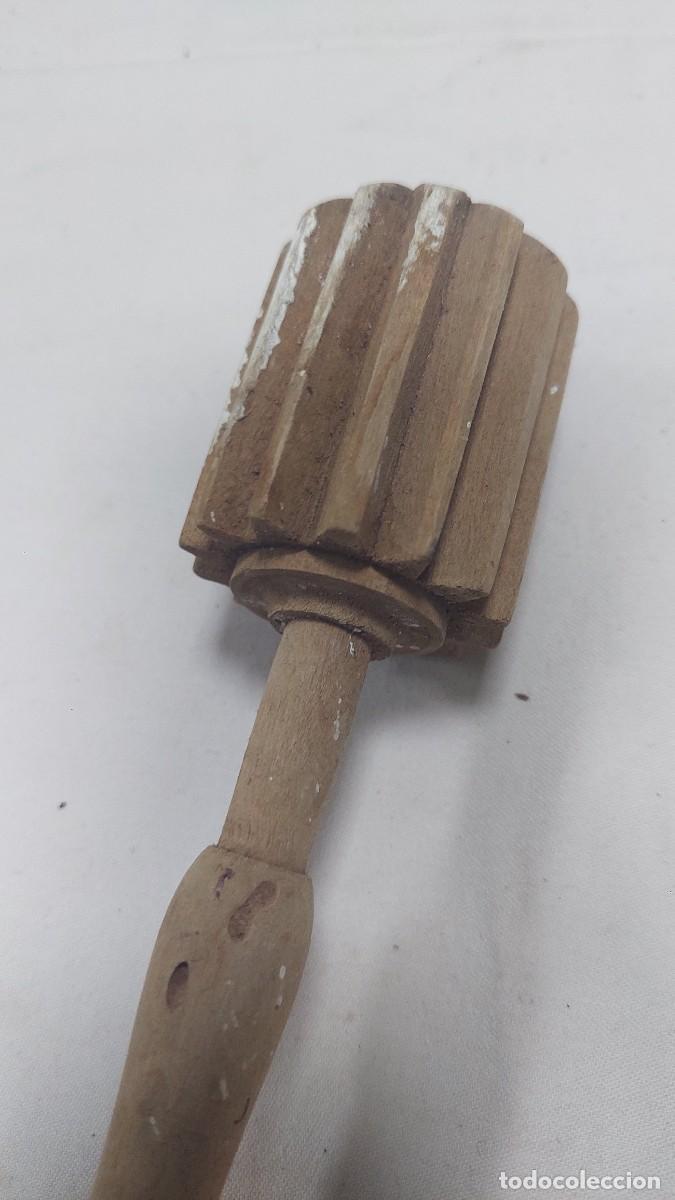 Antig&uuml;edades: Antigua chocolatera removedor - Foto 2