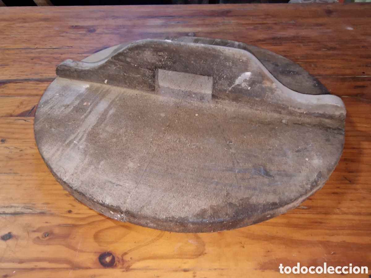 Antig&uuml;edades: Antigua tapa de madera,de una tinaja,ver fotos