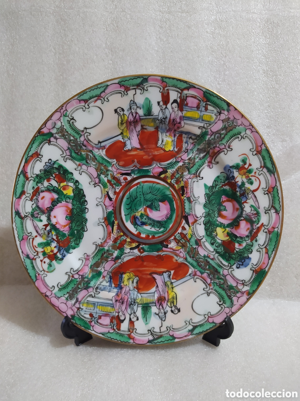 Antig&uuml;edades: Plato Antiguo de Porcelana China &rdquo;Rose Medallion&rdquo;, c. 1900 - Familia Rosa, Escenas de Palacio y Frut
