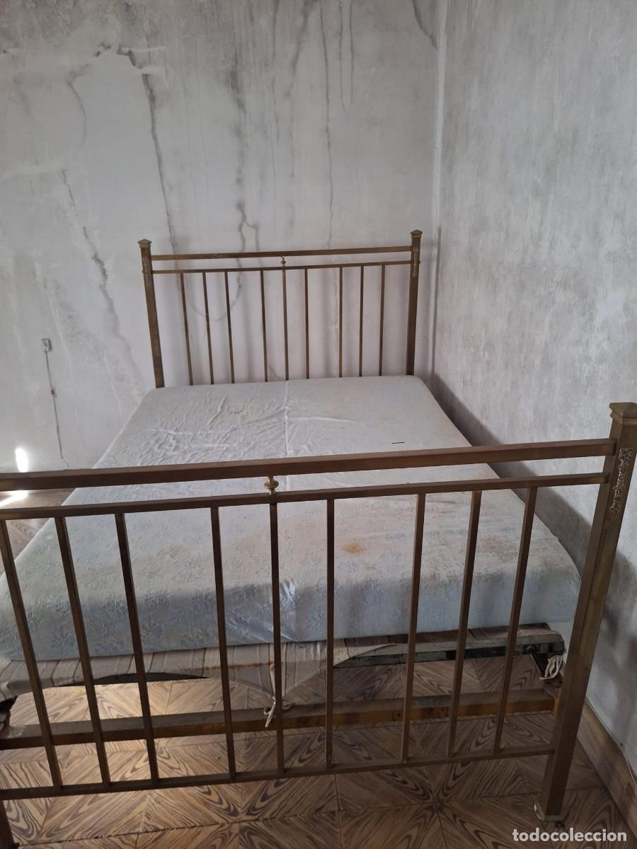 Antig&uuml;edades: Antigua Cama de Matrimonio de Lat&oacute;n y Bronce (1,50 m) &ndash; Estilo Alfonsino / Modernista, PRINCIPIOS XX