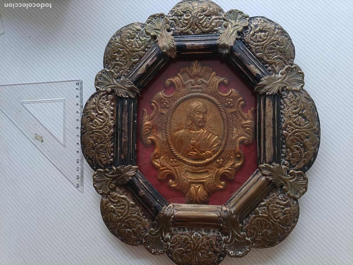 Antig&uuml;edades: Excelente Sagrado Coraz&oacute;n enmarcado. Siglo XIX. Orfebrer&iacute;a