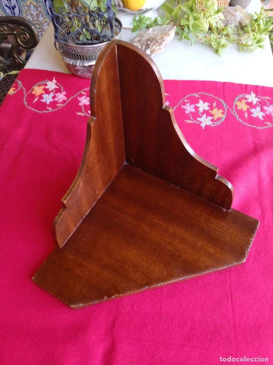 Antig&uuml;edades: M&eacute;nsula repisa esquinera de pared para figura