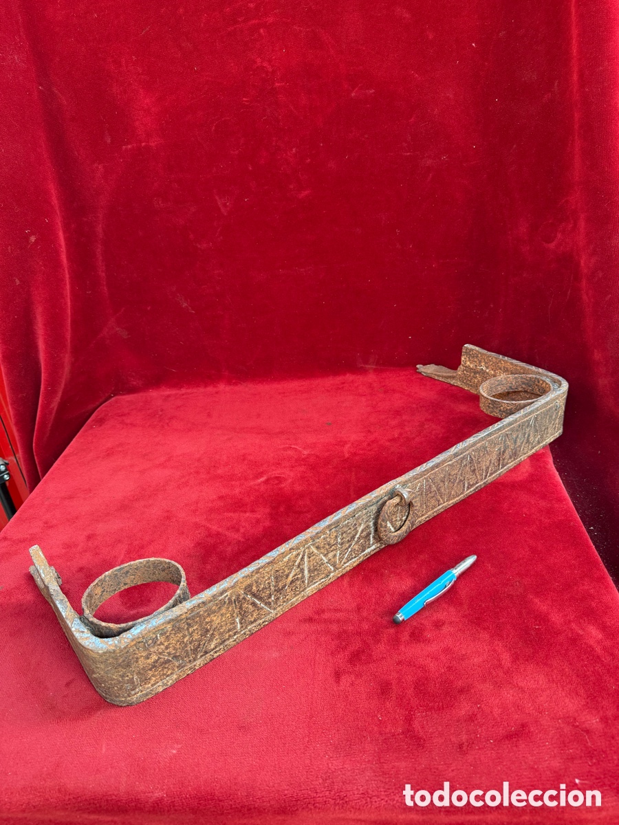 Antig&uuml;edades: Antiguo canto de fuego,forja con modelos,sig.XVIII