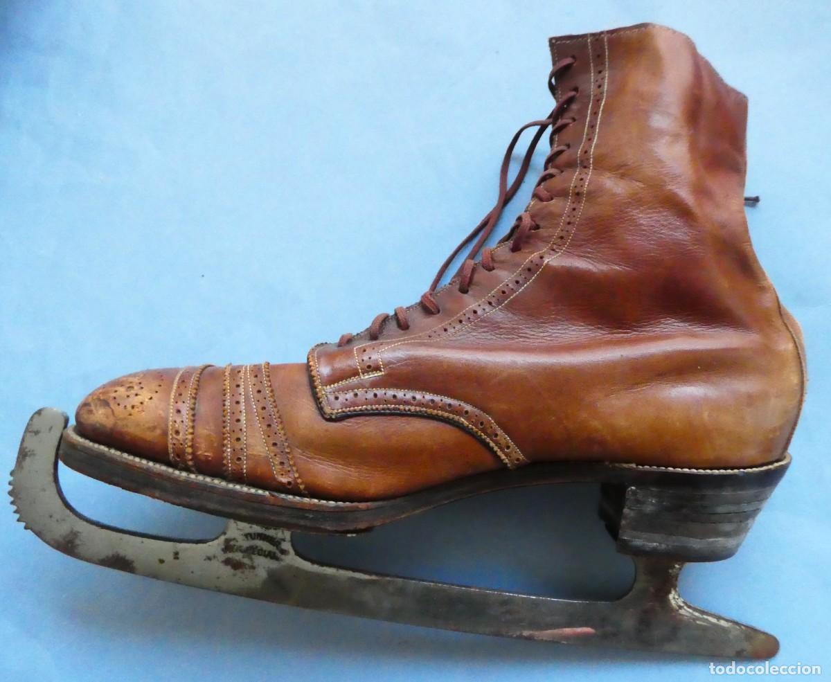 Antig&uuml;edades: ANTIGUAS BOTAS DE PATINAJE SOBRE HIELO DE CUERO CON BOLSA ORIGINAL PPIO.D S. XX