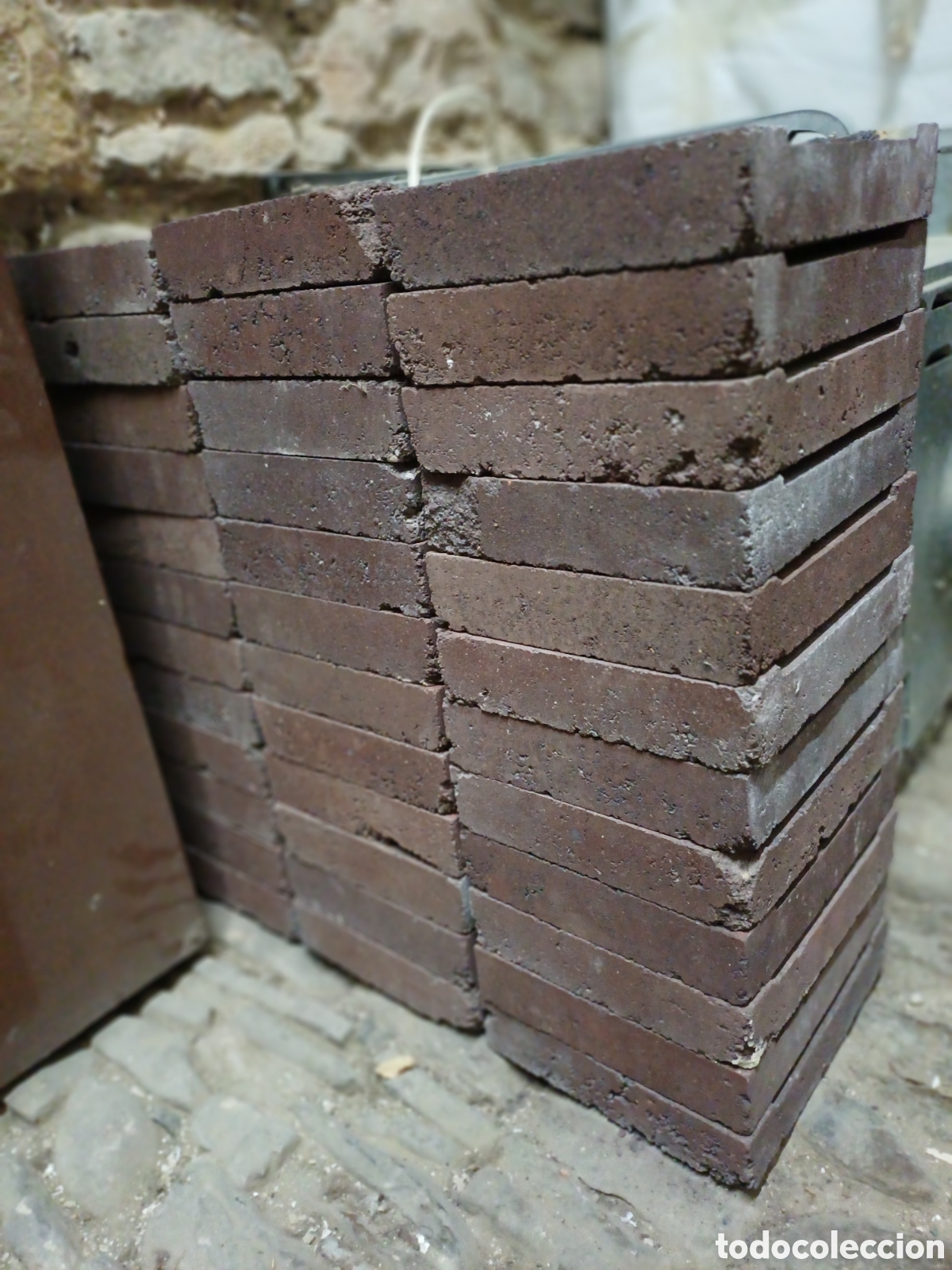Antig&uuml;edades: Conjunto de 36 ladrillos refractarios (S&oacute;lo recogida) - Foto 1