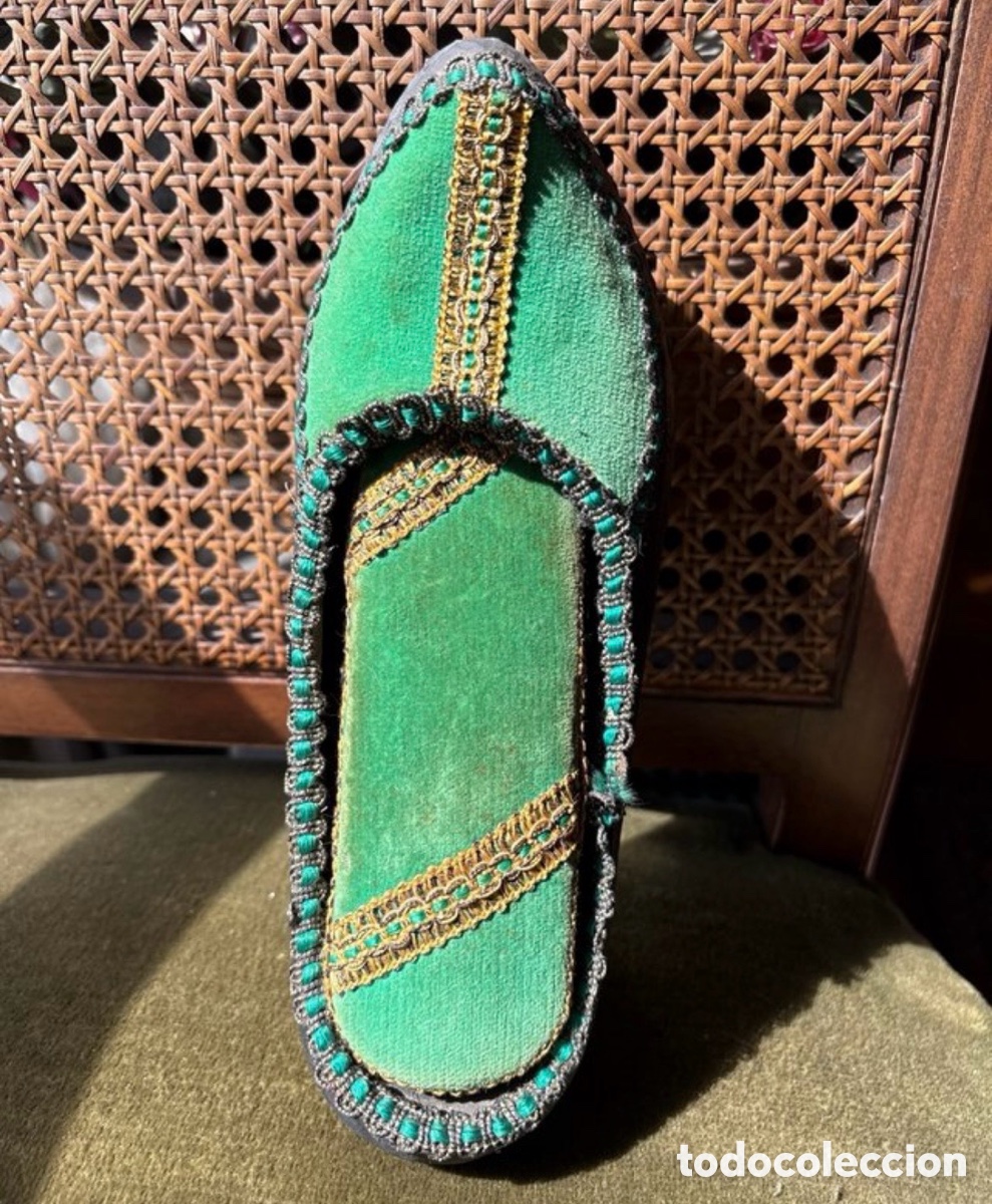Antig&uuml;edades: Madre&ntilde;a decorativa de pared verde y dorada+cepillo