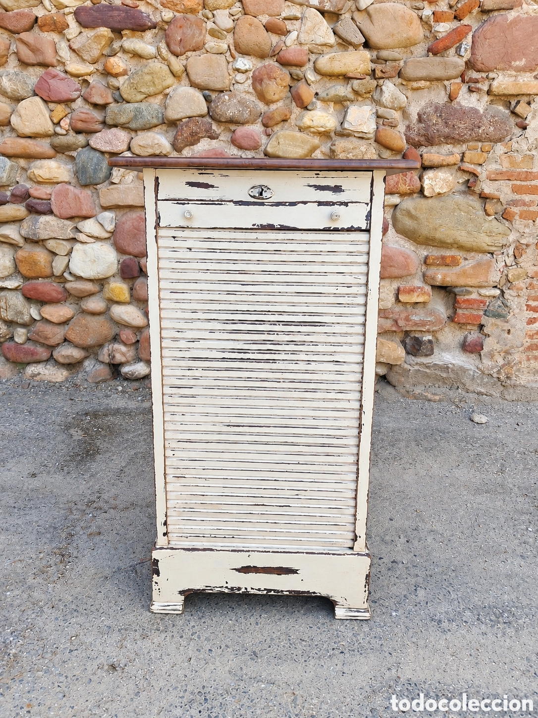 Antig&uuml;edades: Antiguo mueble de gram&oacute;fono en cerezo con persiana y caj&oacute;n para agujas &ndash; principios s. XX