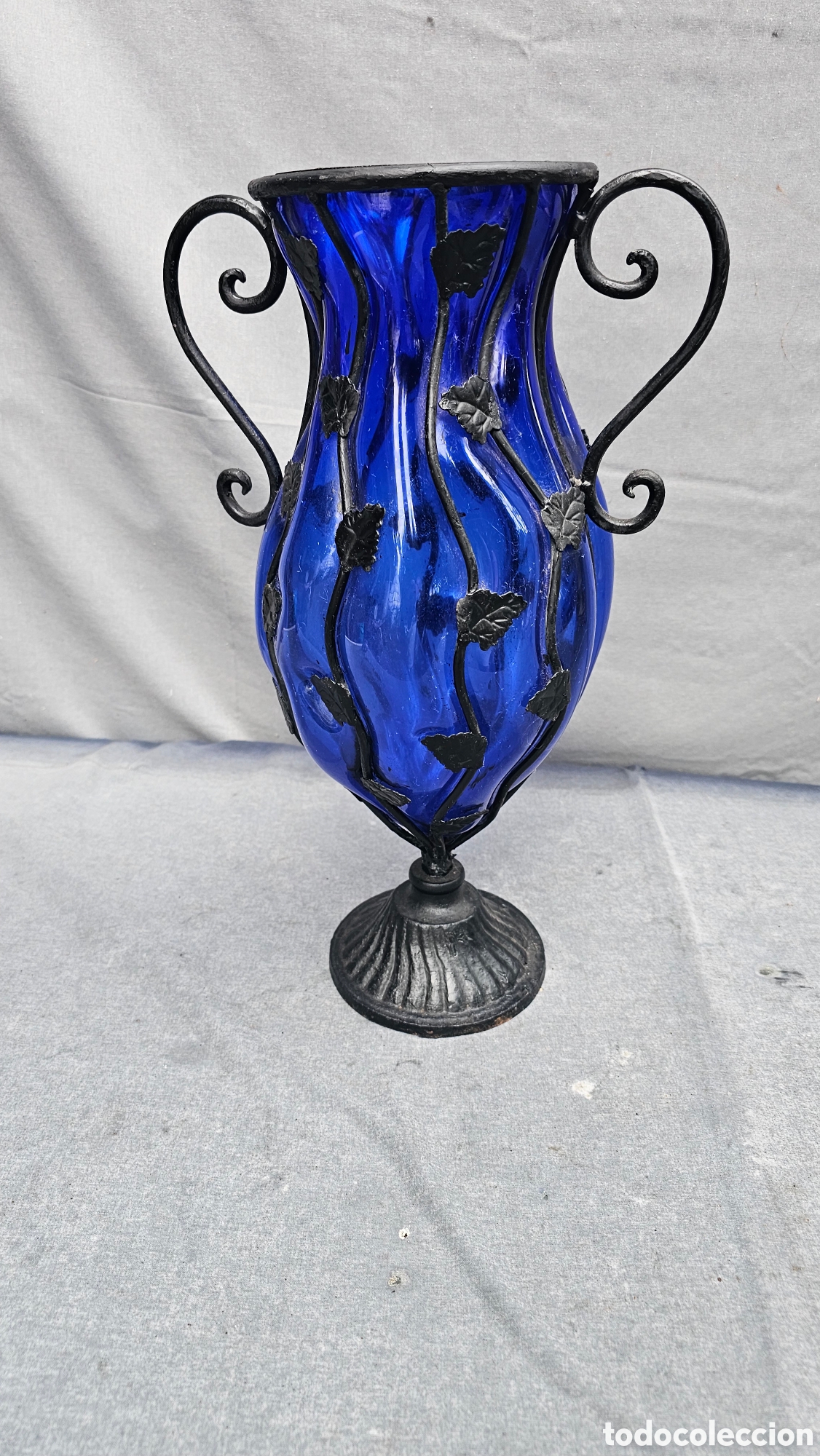 Antig&uuml;edades: jarr&oacute;n decorativo de vidrio soplado en color azul cobalto