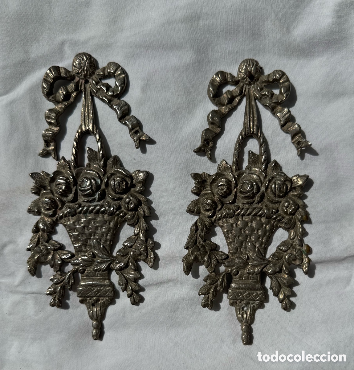 Antig&uuml;edades: Pareja apliques antiguos mueble lazo cesta rosas estilo Luis XVI 16 cm