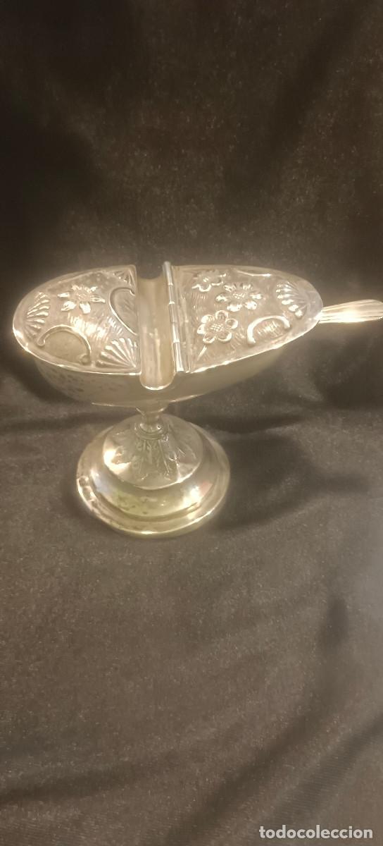 Antig&uuml;edades: MAGESTUOSA NAVETA DEL SIGLO XVII. PLATA REPUJADA Y CINCELADA.