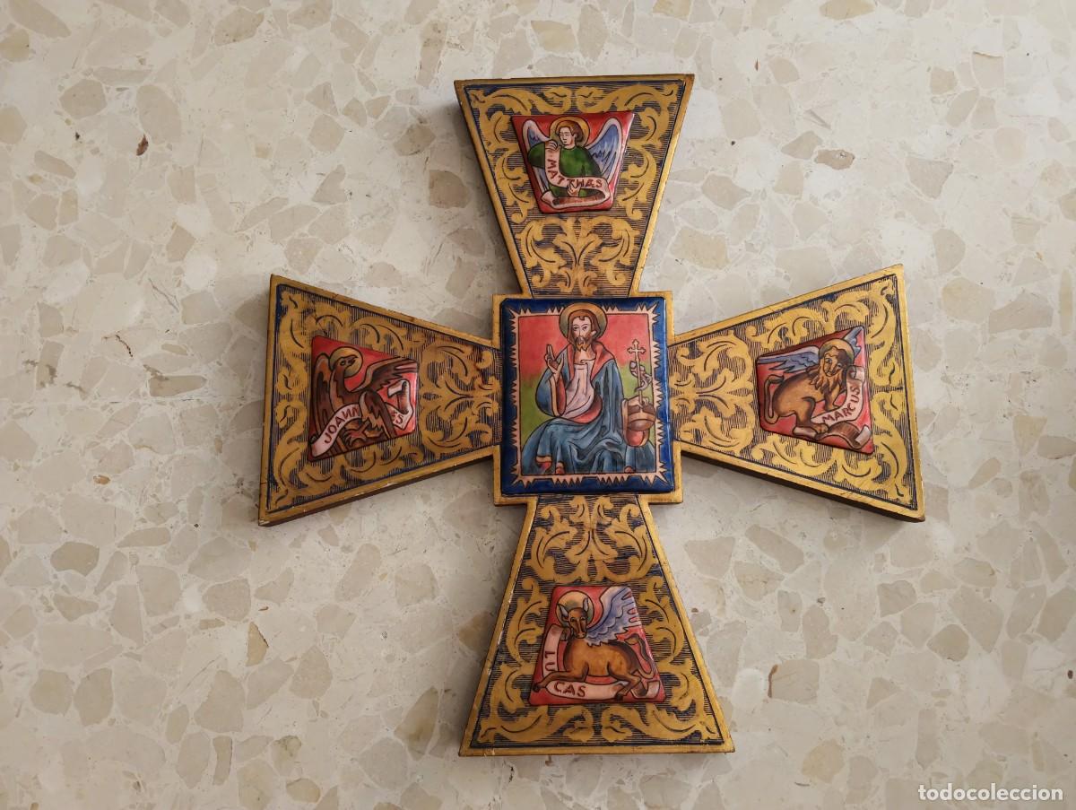Antig&uuml;edades: PRECIOSA CRUZ DE MADERA CON PAN DE ORO Y ESMALTES - JESUS PANTOCRATOR CON TETRAMORFOS EVANGELISTAS