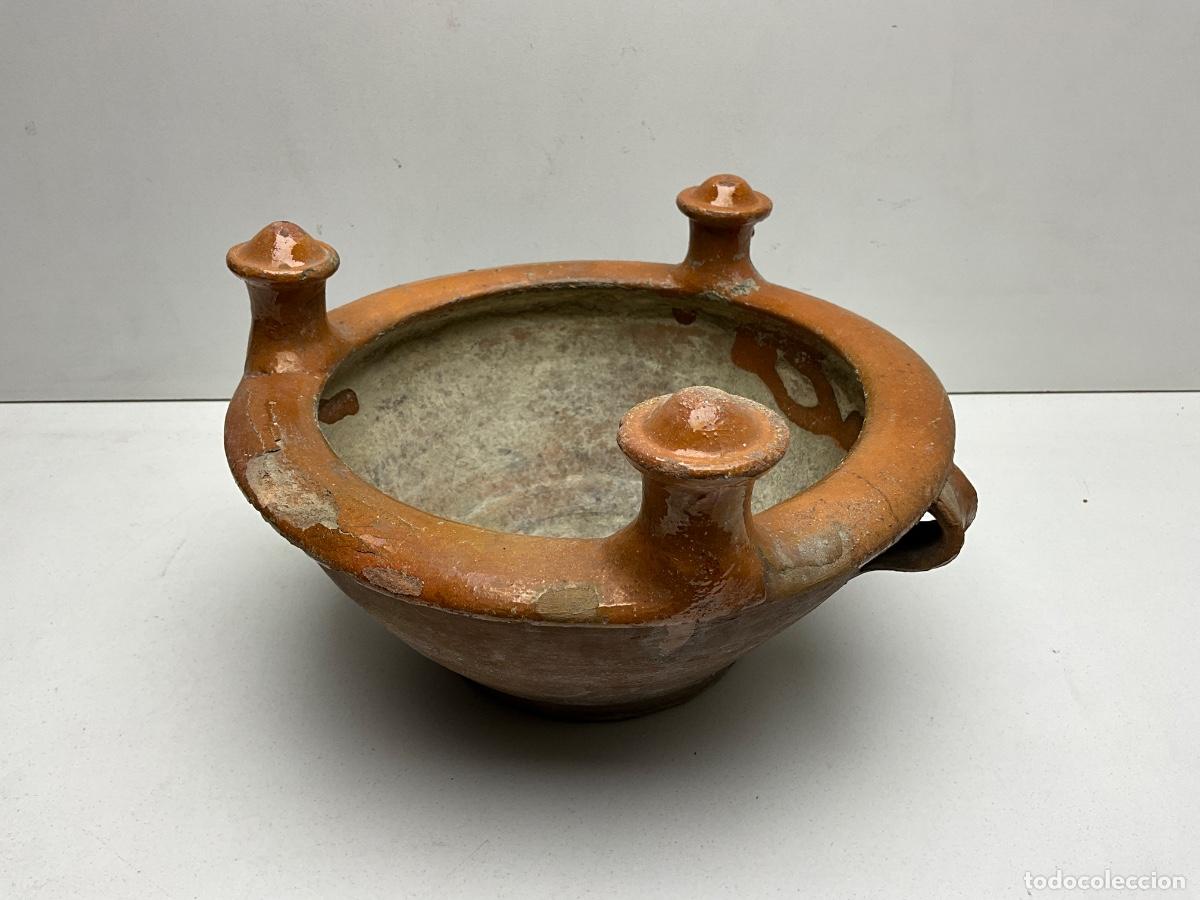 Antig&uuml;edades: FOG&Oacute;N CALIENTA PLATOS - PIEZA DE CERAMICA VIDRIADA POPULAR CATALANA - DE TRES ALMENAS
