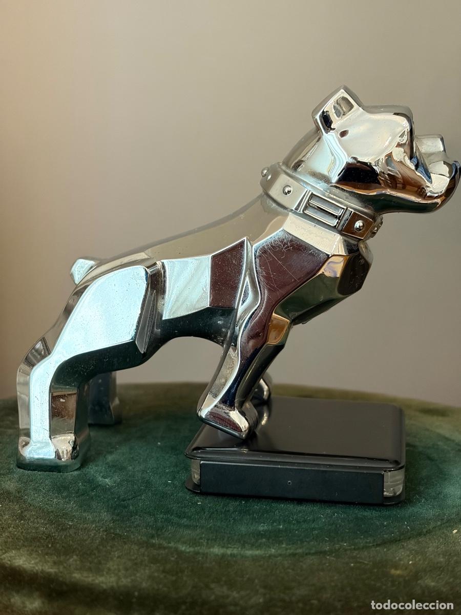 Antig&uuml;edades: Emblema de adorno de cap&oacute; de Bulldog MACK vintage