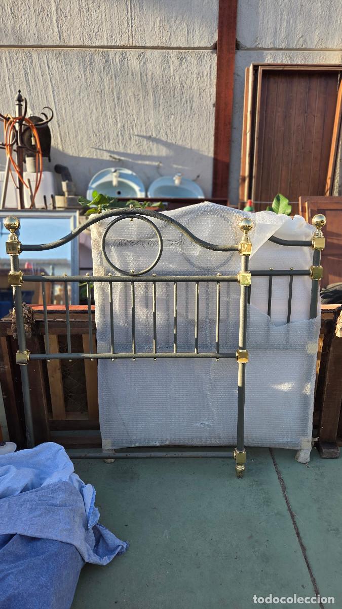 Antig&uuml;edades: 2 cabeceros de hierro macizo y metal