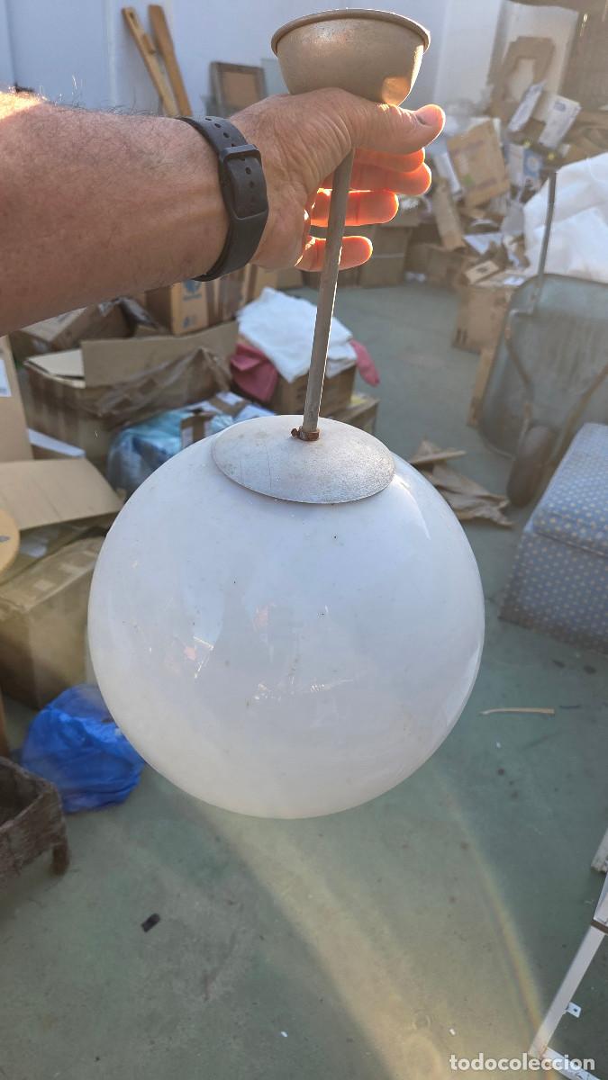 Antig&uuml;edades: globo de lampara opalina