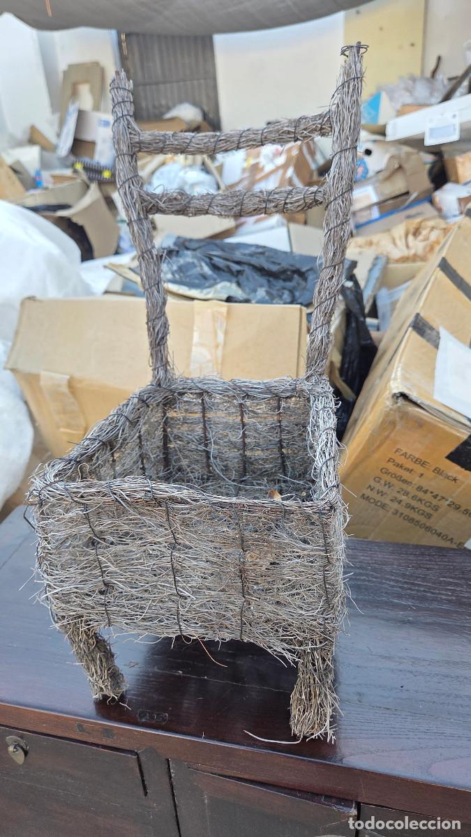 Antig&uuml;edades: macetero de mimbre antiguo