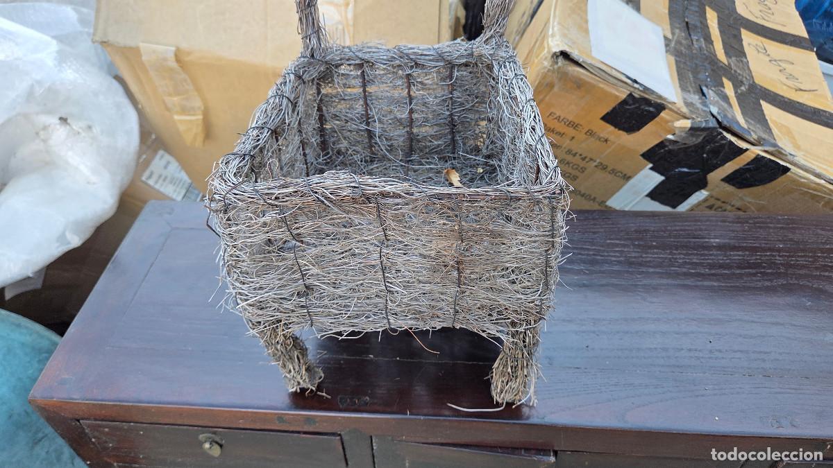 Antig&uuml;edades: macetero de mimbre antiguo - Foto 2