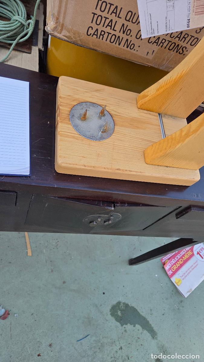 Antig&uuml;edades: jamonero de madera profecional - Foto 2