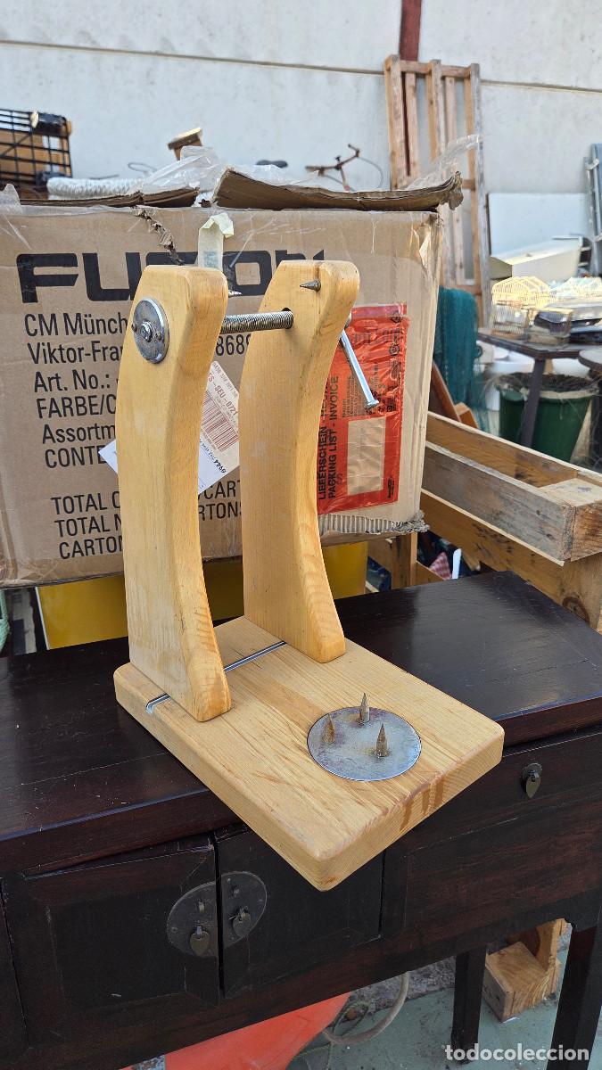 Antig&uuml;edades: jamonero de madera profecional - Foto 4