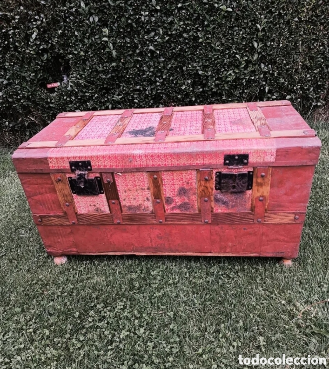 Antig&uuml;edades: Ba&uacute;l antiguo de madera y chapa