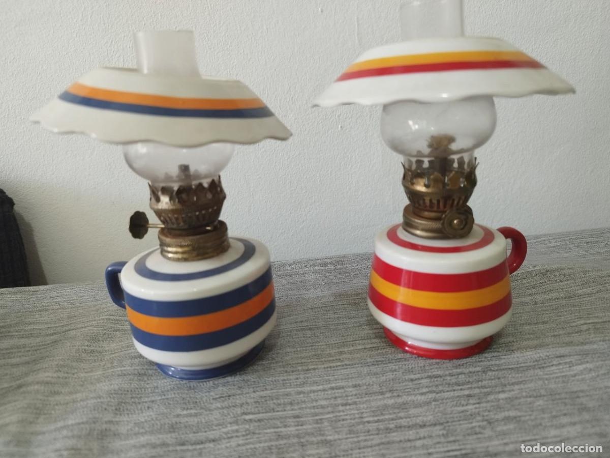Antig&uuml;edades: Pareja de quinqu&eacute;s miniatura vintage de porcelana a rayas &ndash; Rojo y azul